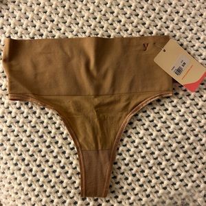 NWT Ultralight Shaping Thong, S/M